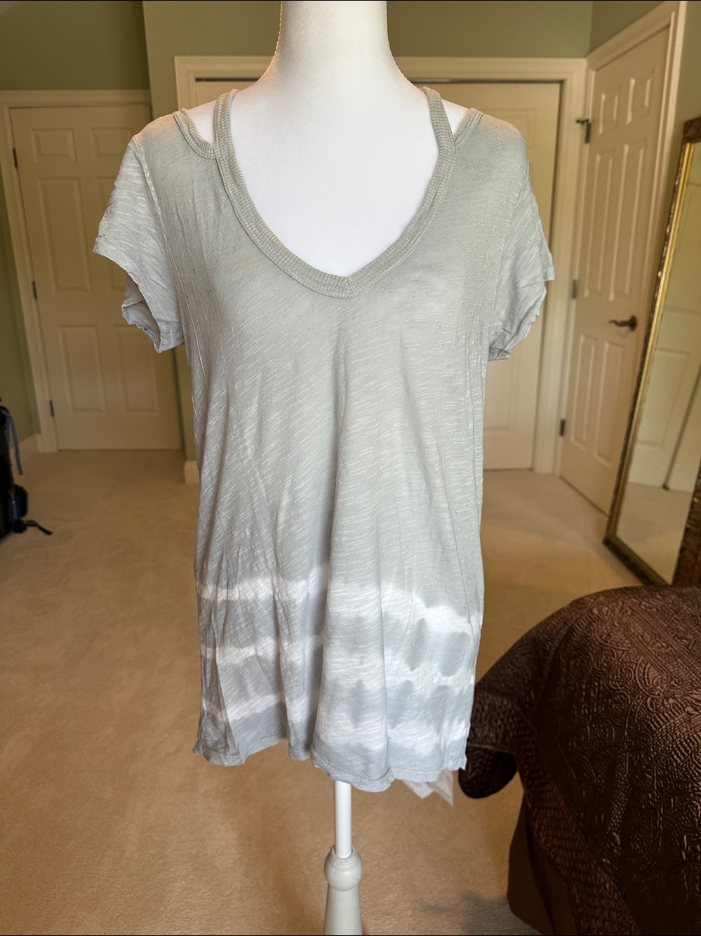 Light Gray Tie-Dye V-Neck Short Sleeve Top